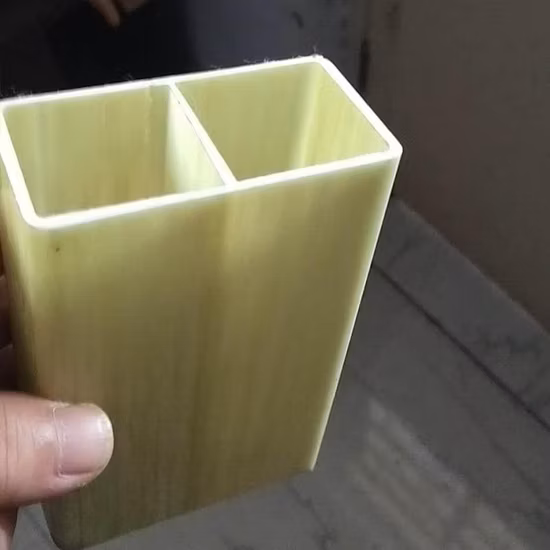 Profils composites pultrudés en fibre de verre et pultrusions en polyuréthane